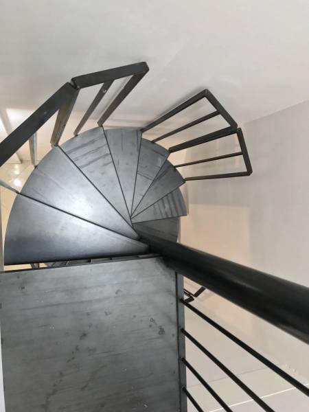 Escalier en acier hélicoidal à Ruy proche de Bourgoin