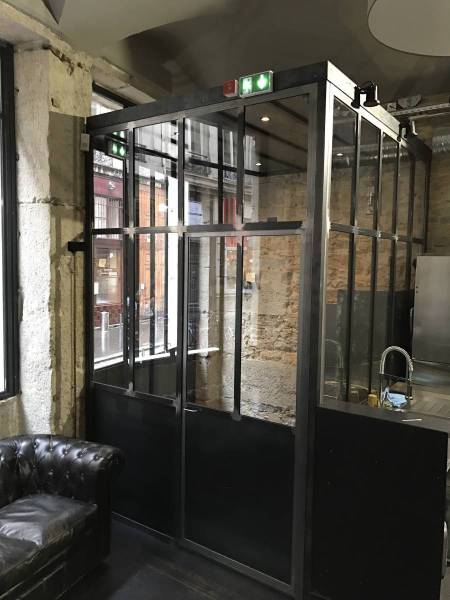 Installation de verrière sur mesure pour le bar Rambler à Lyon